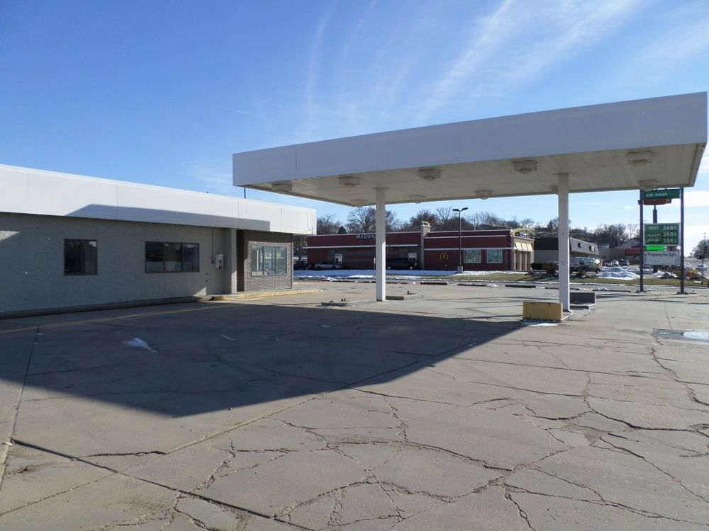 Corner Lot on 6th & Monroe: 501 Monroe St, Beatrice, NE 68310
